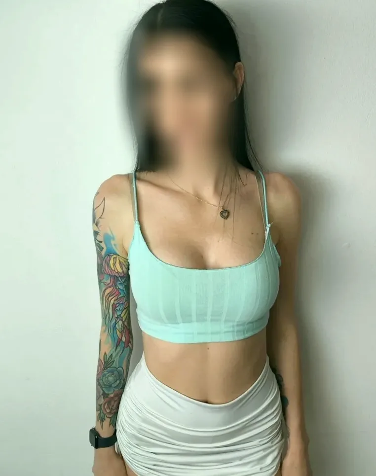 Amina, 28